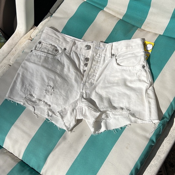 New We The Free Sophia Button Fly Distressed White Cut Off Denim Shorts size 25 - Picture 5 of 9